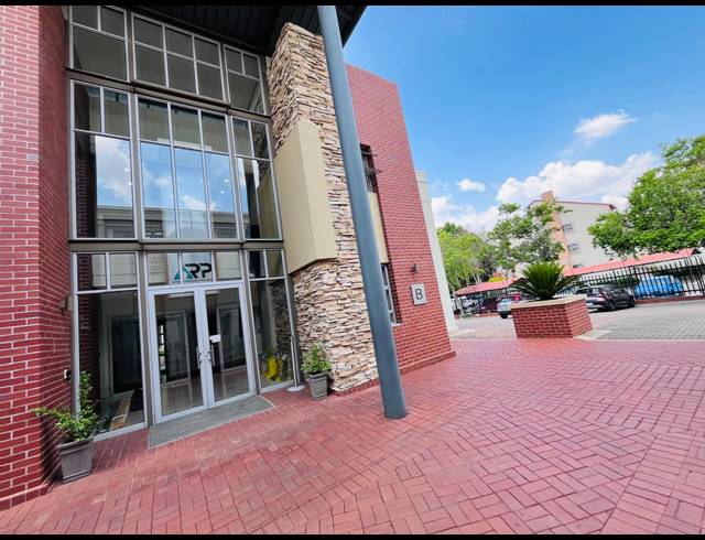 230M² OFFICE FOR SALE IN FOURWAYS